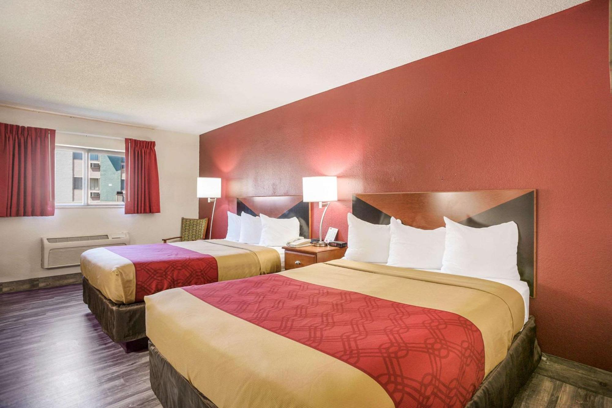 Econo Lodge Cedar Rapids Exterior photo